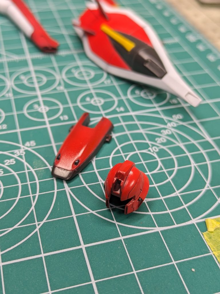 ピクウスは筆塗りで。ニュートラルグレーⅤを使用しました。