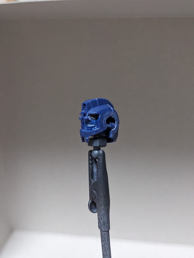 ペイルライダーDIIの頭部をカット、ヤスリがけ。ジムスパルタンのパーツを貼付けて完成しました(^_^;)最後まで閲覧いただきありがとうございます(*^^*)