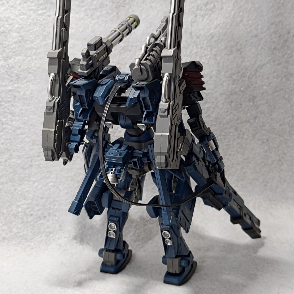 頭部はザウォートの顔にSDのパーツを切り貼りし隙間をレジンで固めバイザー？式にしてみました胴体はSDの肩パーツや頭部パーツを貼っつけ先端が突き出してる様な感じにしました