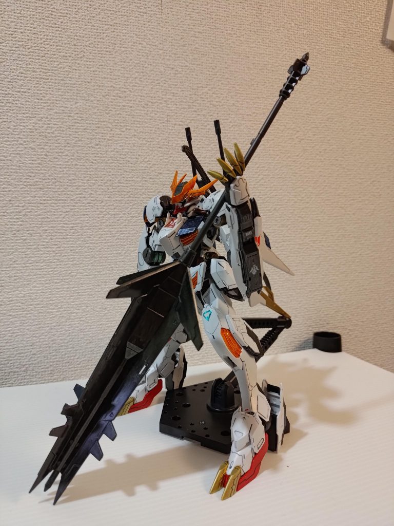 ポージングがすごく苦手ですがとりあえずこんな感じで飾ってます。