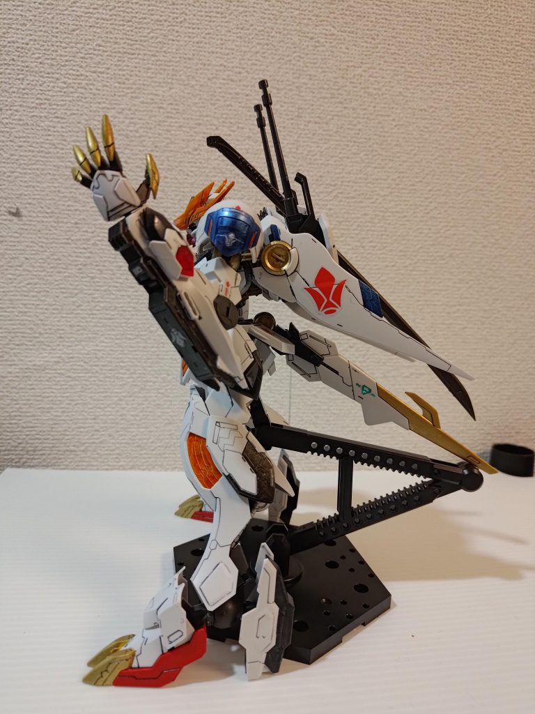 テイルブレードを腰部に移動、まさに尻尾みたいになりました