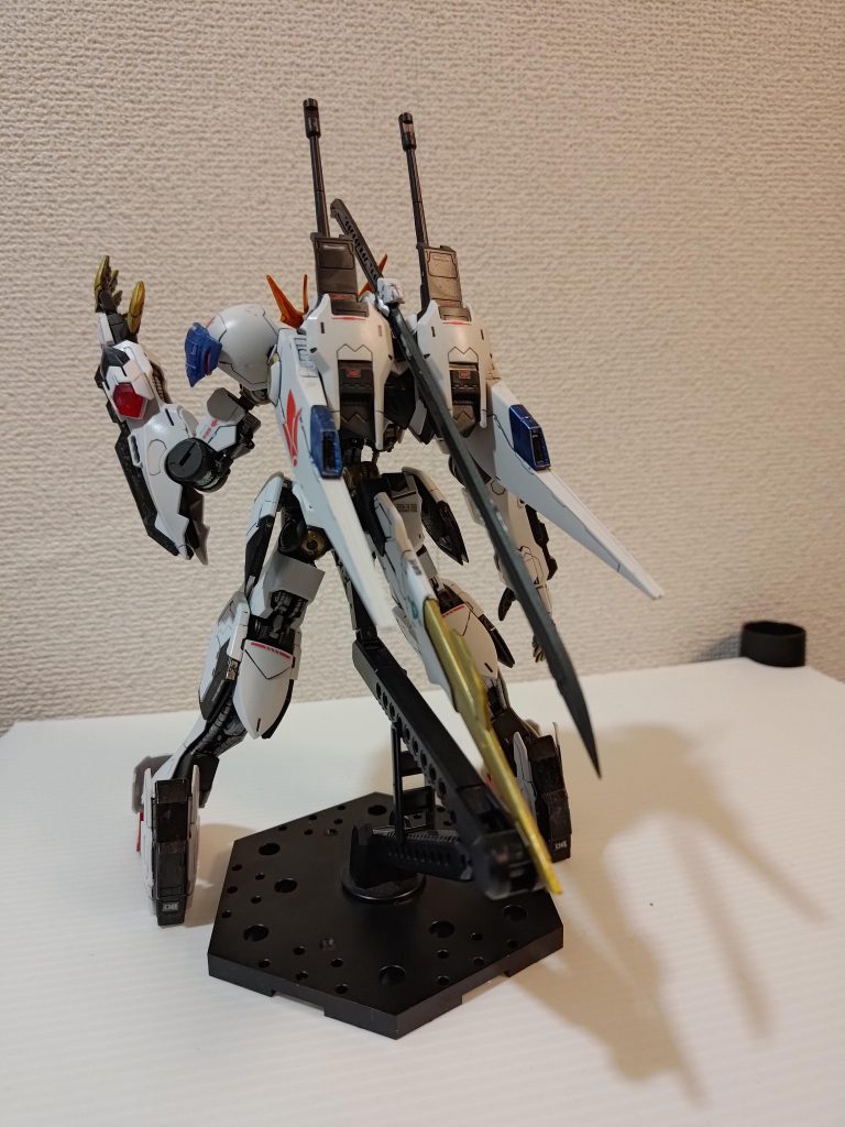 バックパックに色々くっつけて見ました。こういうゴテゴテしたバックパック好きです。 