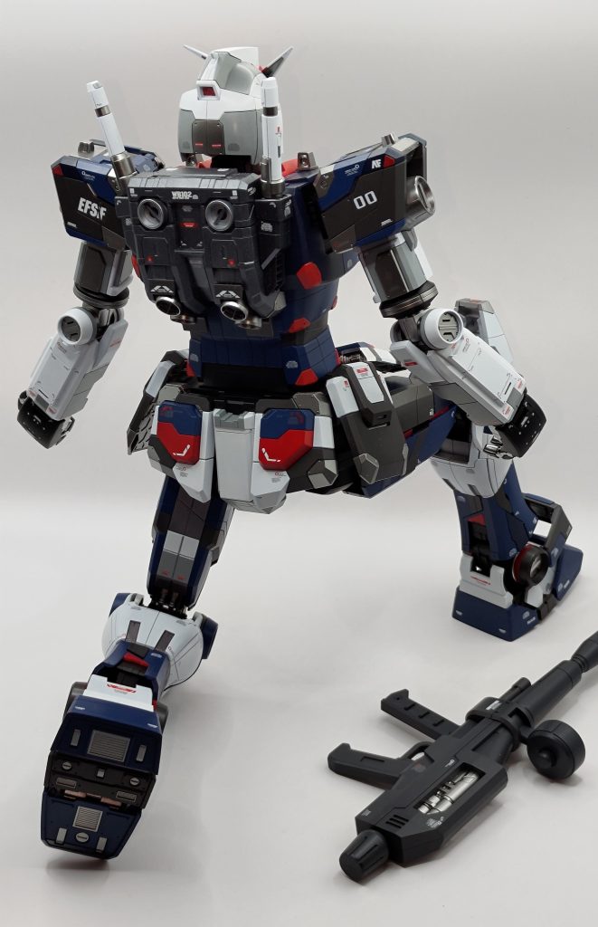 背面側。ビームライフルはメガサイズのジャンクを調達して持てるようにしています。