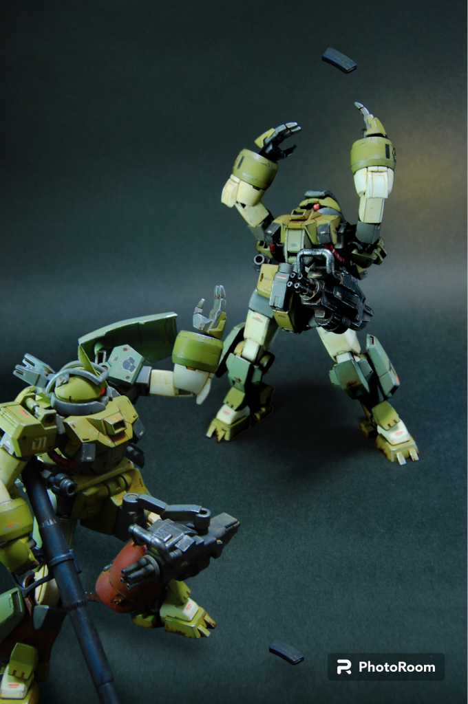 マガジン渡し ザウォートのマガジンの差込口に造形が入ってるのはきっとこういうシーンも表現できるよ、ということ