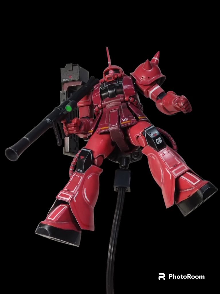 最後にコレは結構好きなアングルです。山田化学の力で浮遊しています。今回はHi-vガンダム製作して2024初と考えていましたがカラーリングで行き詰まっていたところgtarouさんの助言もあって少し時間を置いてその間違うキットを。というアドバイスで丁度gtarouさんがシャアザクだったので私も便乗。色々やってく内にコチラがメイン製作となりました。今回も新しい筆塗りマーキングという方法にチャレンジしてみましたが以外と楽しかったです。良いシャアザク祭りになりました。😄