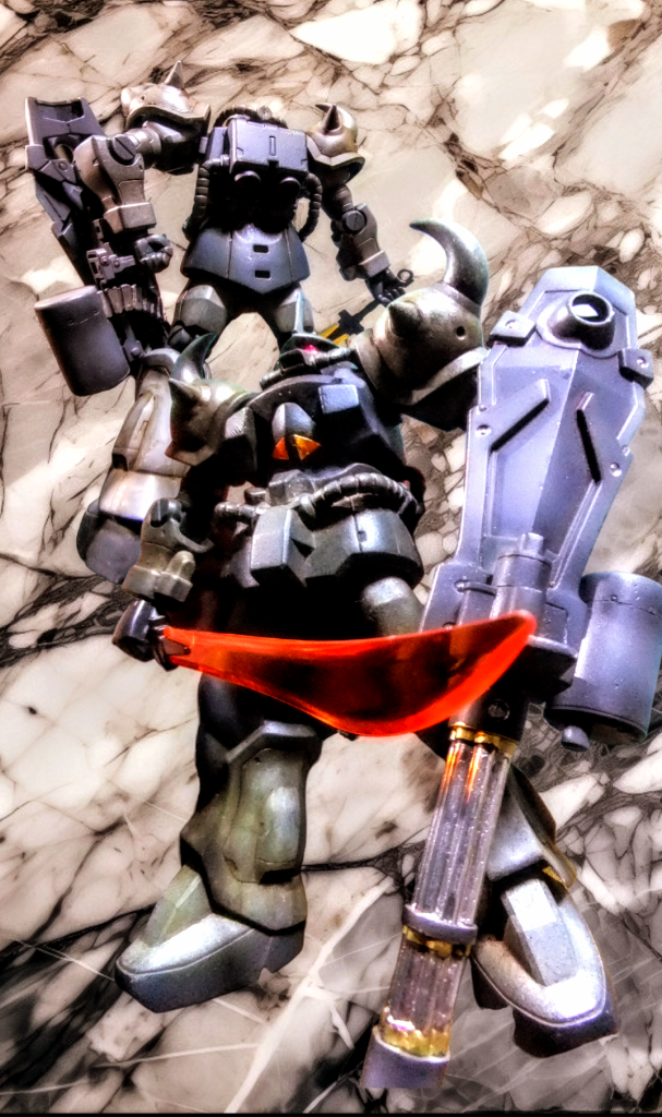コチラはヒートサーベルをHGUC(旧)グフ系の余剰パーツの流用、ガトリング砲はグフフライトタイプからの流用、頭部はHGUCのグフR35の余剰パーツの頭部を流用して本来のグフカスタムになりました😁