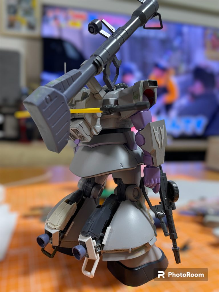 ランドセルはゲルググキヤノン用をベースに改造。脚部スラスターユニットはジャンクパーツ詰め合わせ。カバーはジムのモモ。