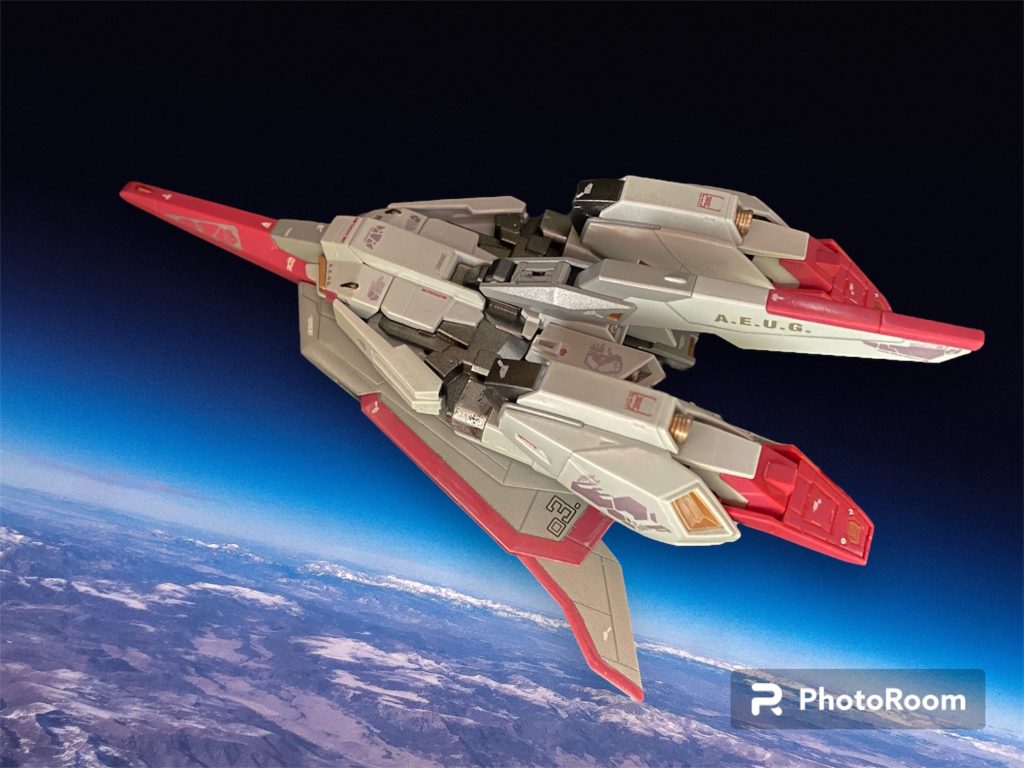 コードネーム『白き一角獣(ホワイトユニコーン)』コクピットで、戦闘データをチェックしながら、チーフメカニックとして配属された私は、テストパイロットを務めたカラバ兵の記録を閲覧していた。