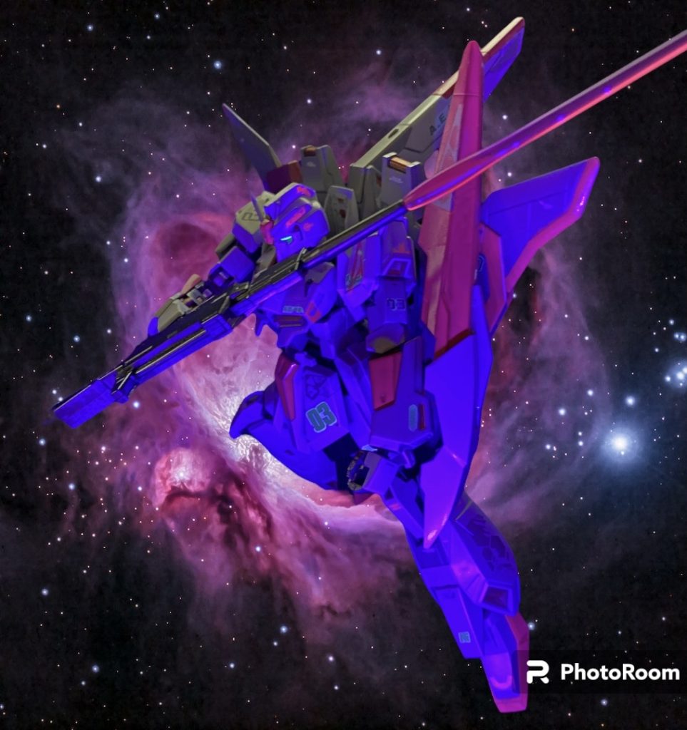 「先輩、この『バイオセンサー』ってのの設定はどうしとけばいいんすか〜？」「あぁ、次の配備先でもニュータイプ素養のあるパイロットに当てがわれるらしいからなぁ。コレは装置のリミッター解除自体がオートらしいし、パイロット次第だな。もっとも何の効果があるのかも実証されていないし、まぁ、おまけみたいなものだ。」そう答えながら、次なるパイロットのデータに目をやる。アスナ・エルマリート彼女は Zの鼓動を感じられるだろうか、、、