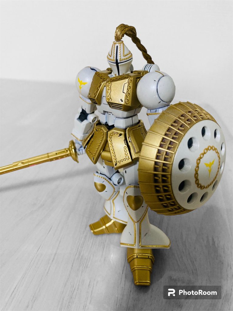 最初はゲームのダークソウルに出てきそうな、ギャンを作ろうとしたんですが、前回黒いシュバルゼッテを作ったのでやめました。