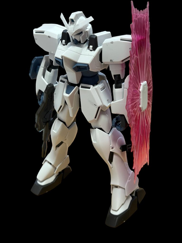 武装はビームサーベル、ビームシールド、頭部バルカンといったオーソドックスな装備です。