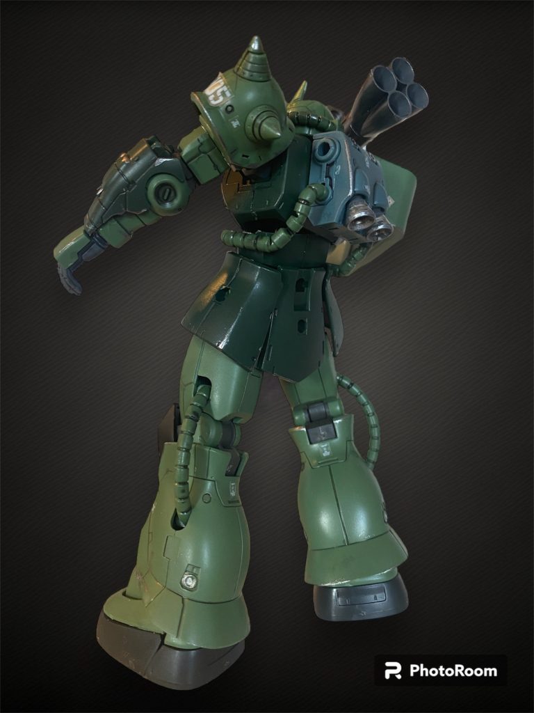 後ろ姿。バーニアをメッキシルバーでアクセント付けてます。