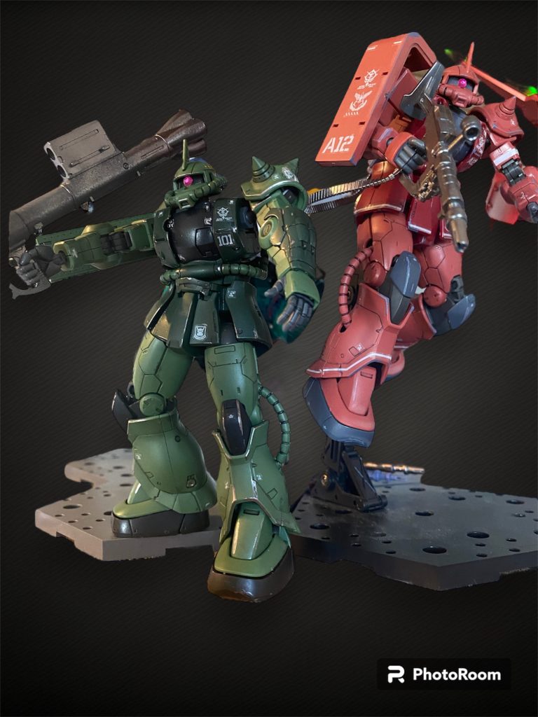 2年前作ったオリジンシャア専用ザクと。形はほぼ同じです。