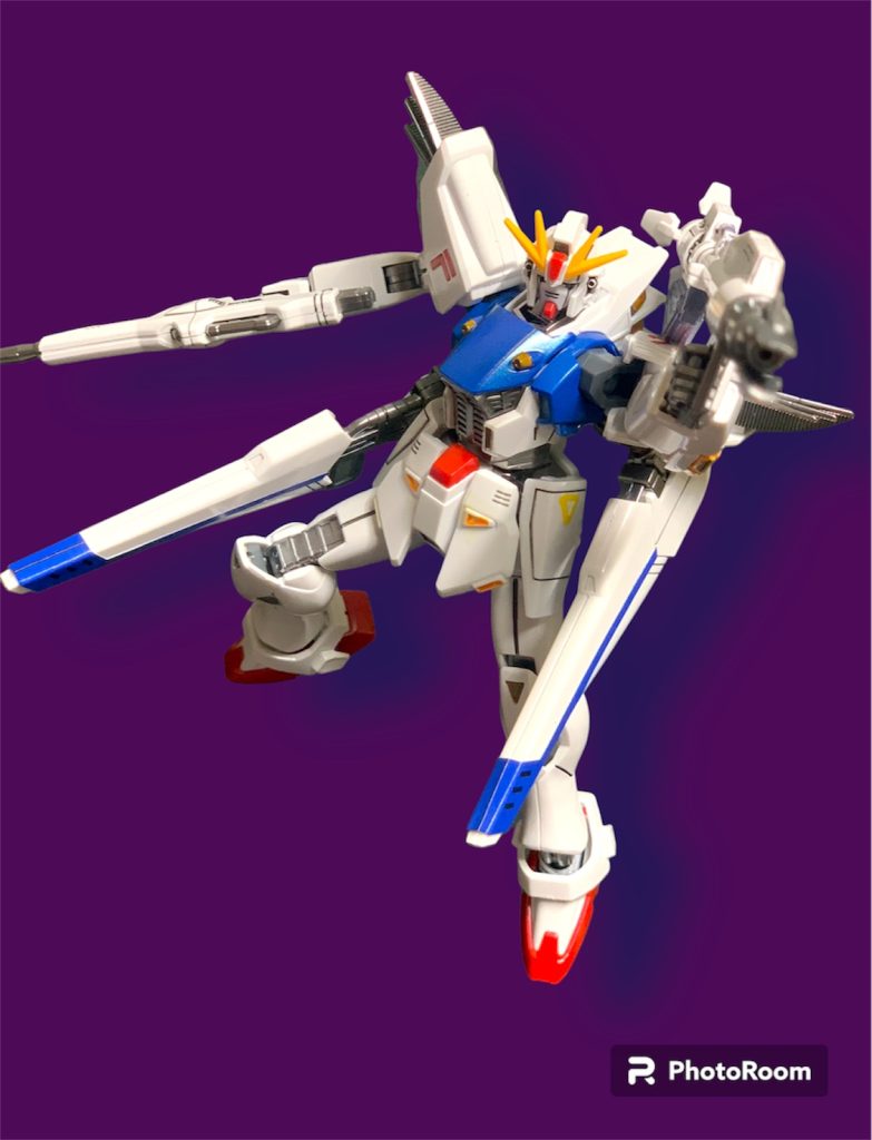 ビームバズーカ撃ちつつ、ライフルを捨てて、ヴェスパーに持ち替えようとしている感じ