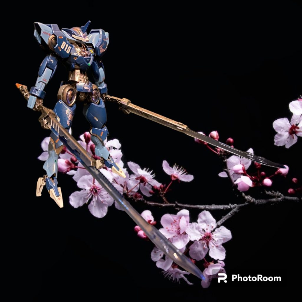 格闘戦特化型で、刀が似合うサムライな機体にしました。主兵装としてイメージ似合う刀を探して、ウェーブ WAVE KM-083 1/100 ハンドレッドエッジ用 オプションパーツセットを使いました。中国製のプラモデルになるのでバンダイ製に比べると若干の不満はありますが、デザインは文句なくカッコいいです❗️1/144用に柄を削ったのと、クリアパーツ部が挟み込みになっていたので、他のビーム兵器と同様に取り外し出来る様加工しました。