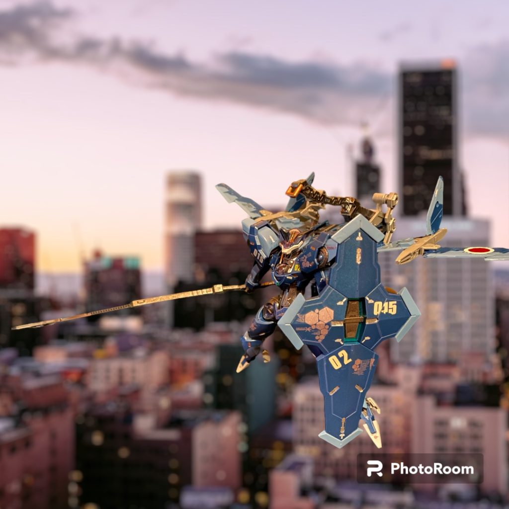 グループは解体されたとは言え、元総裁であり、現在も株式会社GUNDARMのCEOであるミオリネは、最重要警護対象であることに変わり無く、テロ組織によるMSを使用した襲撃も有り得ることが予想されていた。クワイエット・ゼロ騒乱時にグラスレー・ディフェンスシステムを皮切りにベネリットグループの大半の企業は地球へと売却された。グラスレー社の主要開発拠点のひとつ「CEライン」はニッポンの企業に買い取られたが、優れたMS技術はほぼそのまま継承される事となり、そのグレードKシリーズの4.5世代機として開発されたのがベギルへクスである。20年以上前の第3世代機の時代からほぼ変わらないMS本体の構造からは基礎設計の優秀さが伺い知れる。唯一頭部には前傾したブレードアンテナが備えられた。これは、かつてアスティカシア学園で行われていた『決闘』儀礼のためではなく、通信機能の強化のためである。