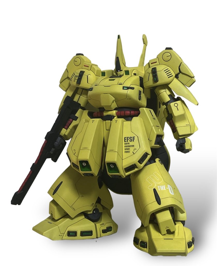 正面ショット。シロッコの性格的に連邦やティターンズマークは付けたがらないかなぁと思うんですが、情報量増やすために貼りました。あと全身にあるスラスターには全部3Dメタリックシール貼ってます。面倒でしたがなかなかいい感じじゃないの?