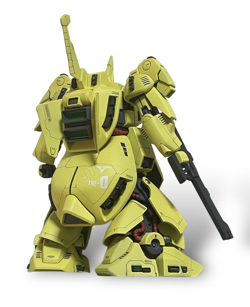 バックショット。お尻のTHE-Oマークがチャームポイント。膝、くるぶしパーツにはメタルパーツを付けました。