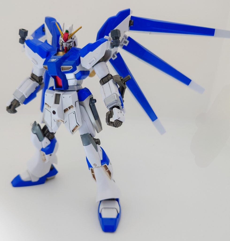 まずは素のHi-νガンダム。カラーリングは、Vガンダムを意識して塗装してみました。