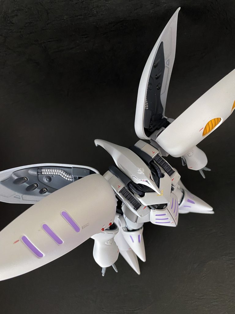 胴体の肩にあるパーツはリック・ディアスの流れ？