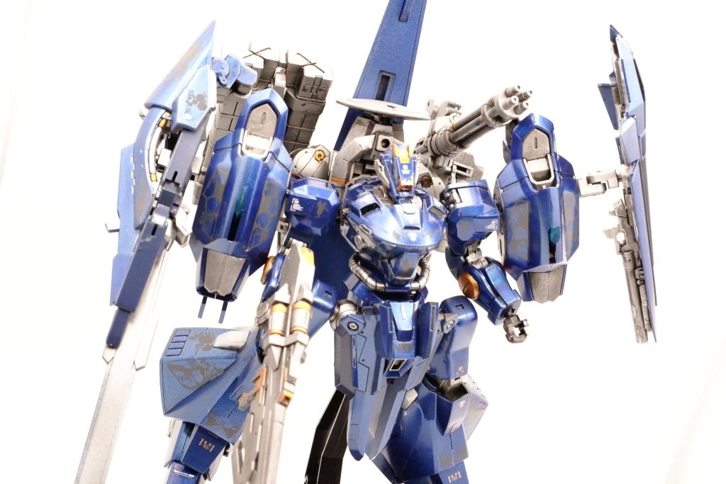 武装が重いんでポーズを付けづらいのが難点か。