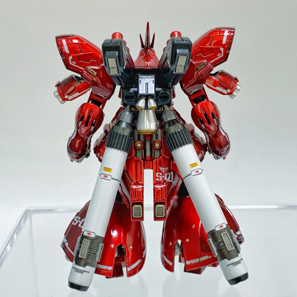 旧Gフレームのサザビーは2019年にキャンディ塗装で制作したことがありましたが、今回はこれまでのGフレーム制作の集大成として、FA版サザビーをスジボリ追加・アフターパーツ追加・キャンディ塗装で仕上げました。武装関係は塗装途中で放置していますが、気が向いたら着手するつもりです…【各部アップ】