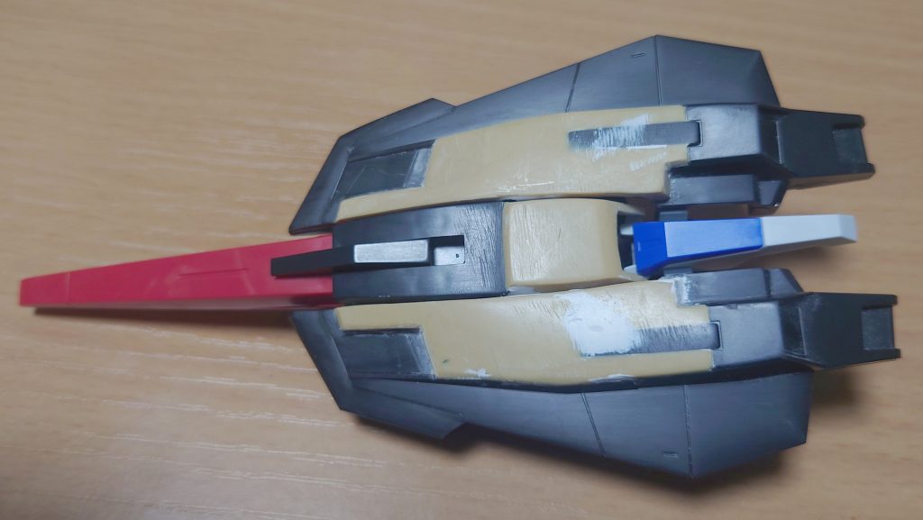 デカールギミック?の為にフライングアーマー部分を平面気味にする以外の加工はしてないので今回は基本ただのリペイント制作でしたがやりたかったネタが出来たので満足でございます