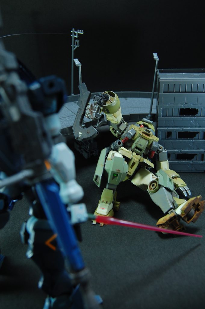 腕の内部構造がわからないし技術もないので記号的にモゲてる感じを出しただけですが、腕の破損表現用の付け替えパーツを作りました。