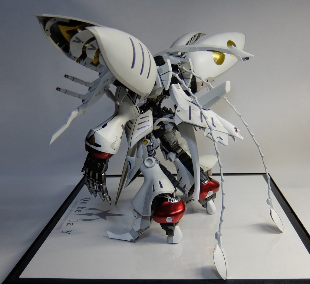 FSSモーターヘッド風では全ツヤかと思ったのですが、キュベレイのつるんとした広い面に白の艶消しは綺麗かなと思ったので、白系統だけつや消し、赤・紫のサシ色はキャンディー、メカ部と金は前ツヤにしました。