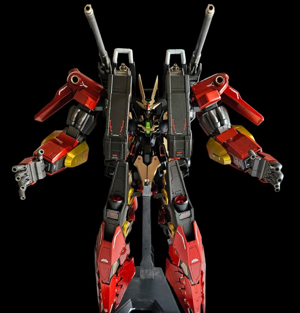 設定カラーをベースにオリジナル塗装をしました。(キメラ部分)赤:スターブライトアイアン→プレミアムレッド→クリアーレッド。(黒部分)スターブライトアイアン＋フラットブラック。(基本部分)サフェーサーエヴォのガンメタ。(ゴールド部分)スターブライトブラス。(バーニア)あえてフラットブラックとメタリックレッドでおしゃれ感を。(デカール)初めてグッドマークデカールを使用しました。 