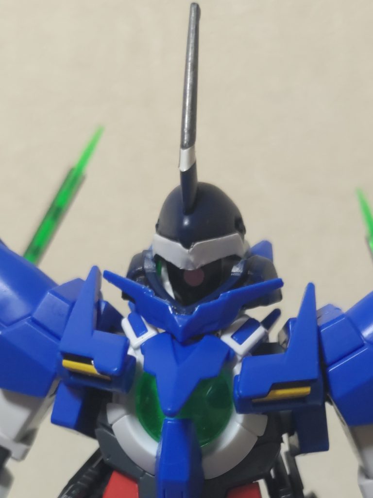 アンテナを下ろすことでモノアイモードになりますモノアイモードは暗視機能などがついており、視界が悪い状況用となります