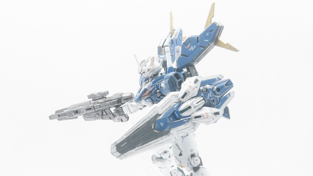 複数のビットを組み合わせてシールドにするギミックは良くできているなと感心します（外れにくさも考慮されていてすごい）ただ、裏面の肉抜きがエグいのでこれまた素組派としては辛いところなお、デカールは エアリアル と ルブリス 用のデカールを思いつくまま貼っていきましたシールドのデカールは適当にやった割には、それっぽくなったかなと思います水転写式デカールを貼る作業が一番楽しいまである