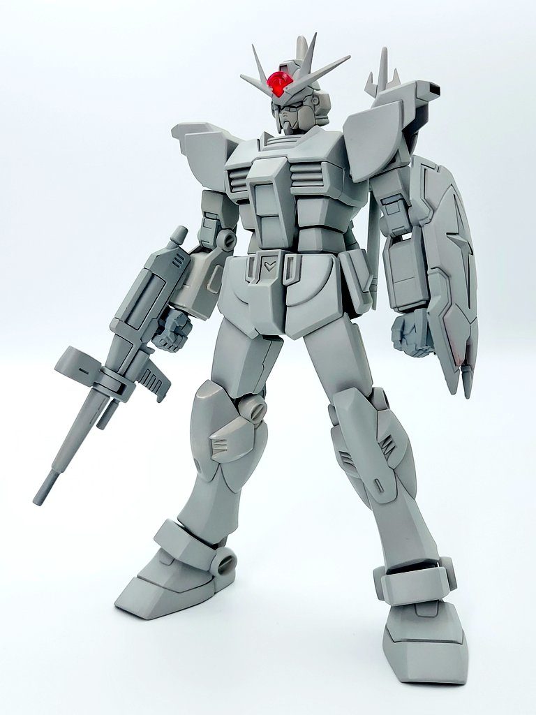 サフ状態弄った所は以下の通りです・首を1mm延長・肩にスラスター追加・角のシャープ化・全体のスジボリ追加、彫り直し・変な模様をツライチにして削除