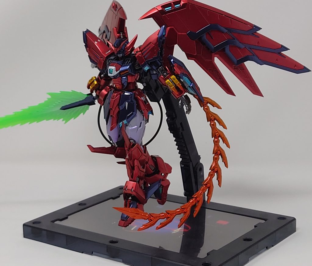 全体図つや消し仕上げの場合はデカールやレッドチップで情報量盛ったりすることが多いんですが、今回は本体のカラーリングは比較的シンプルめにして、一部にグラデーションをかけて表情を付けています。