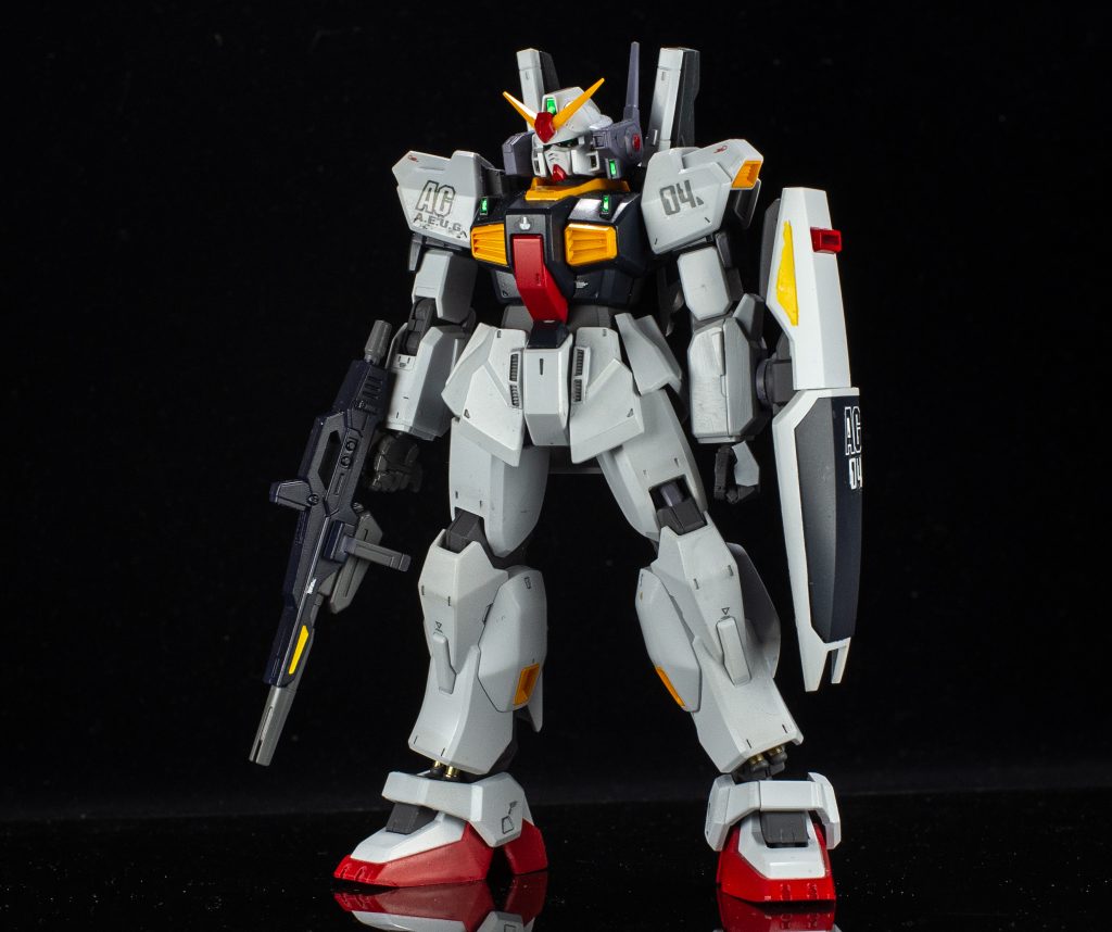 塗装はフィニッシャーズのスーパーシェルホワイトと、スーパーディープブルーを中心に、ガンダムMk-IIらしい塗装にしてます