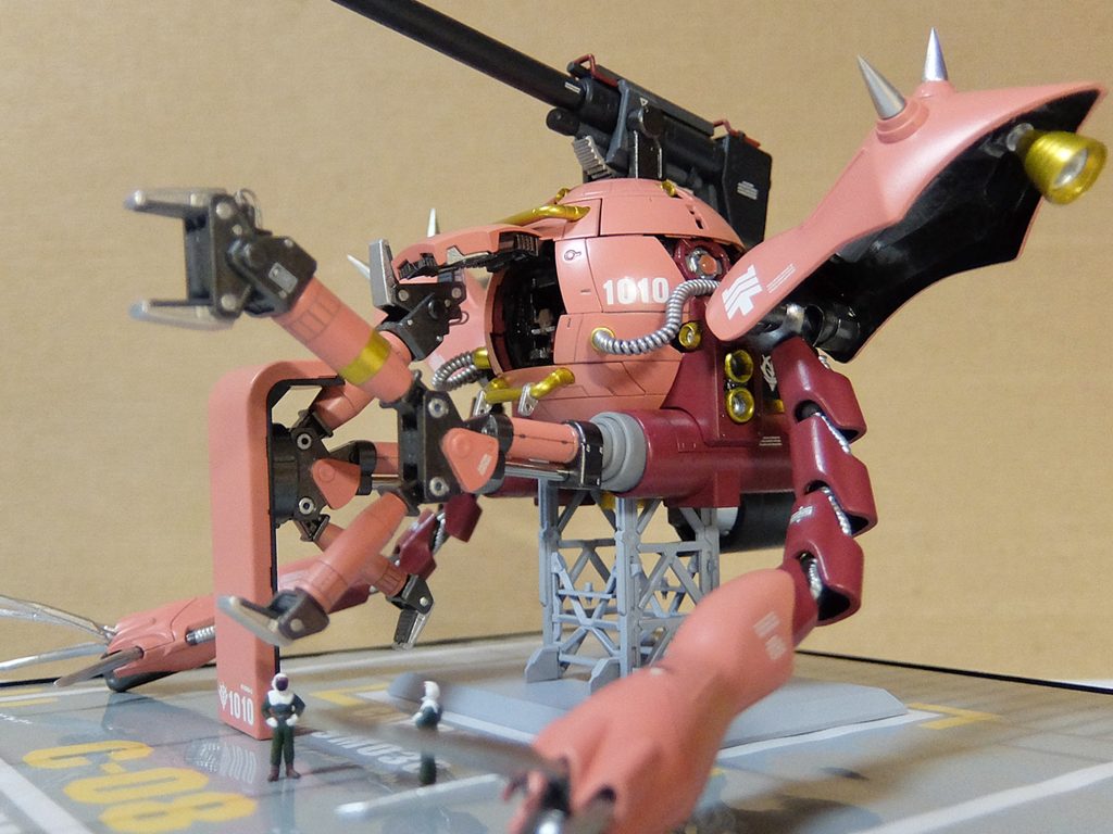 4年前に作ったものです。MGボールのわざわざシャークマウス仕様購入。でも何か気にいらんで貼るのヤメ。+ HGハイゴック + ジャンクパーツ