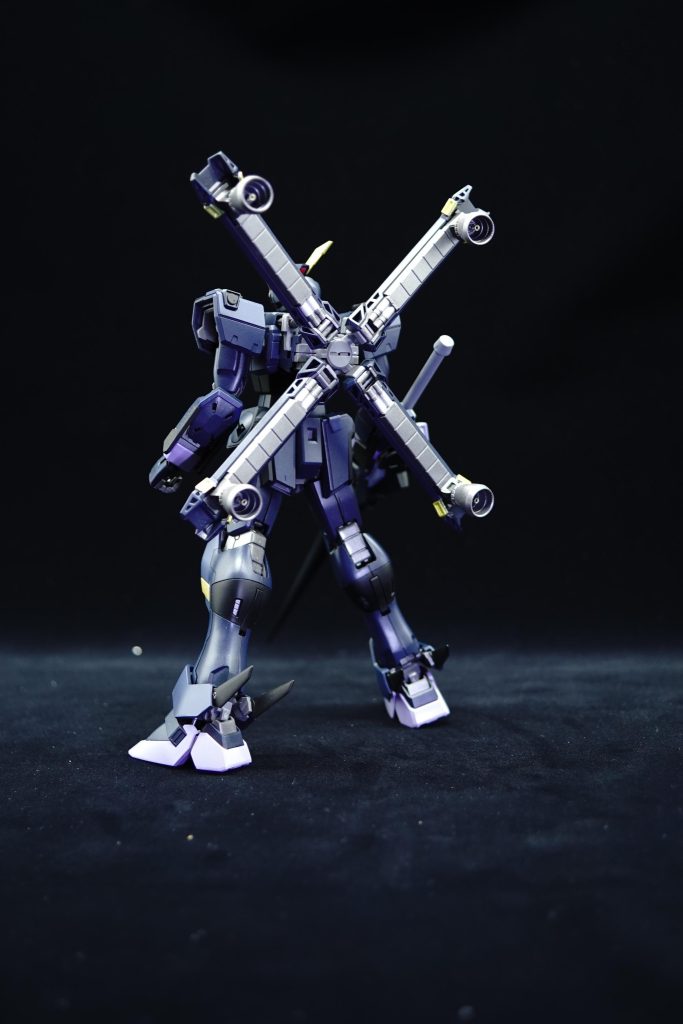 X1はもちろんX3もそうですが、今回の機体3体ともバーニアには加工をして統一感を出していますその一方でバーニアにつながる部分のパイプ部分は3機体で別々のカラーリングにするなどをしました