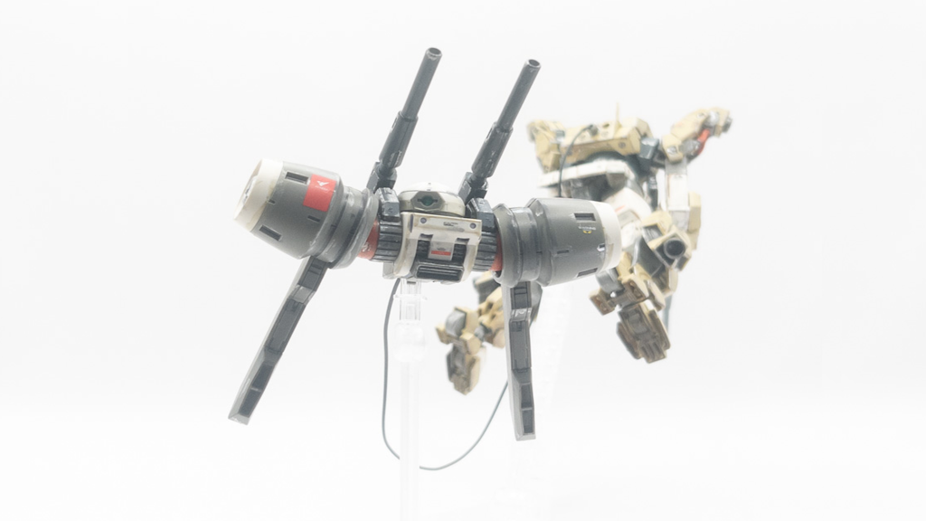 デミトレーナーから移植したバックパックR2-D2 っぽくて可愛くないですか?ここのパーツすんごい好き思いつきで接続部分の隙間をオレンジで塗装してアクセントにしてみました