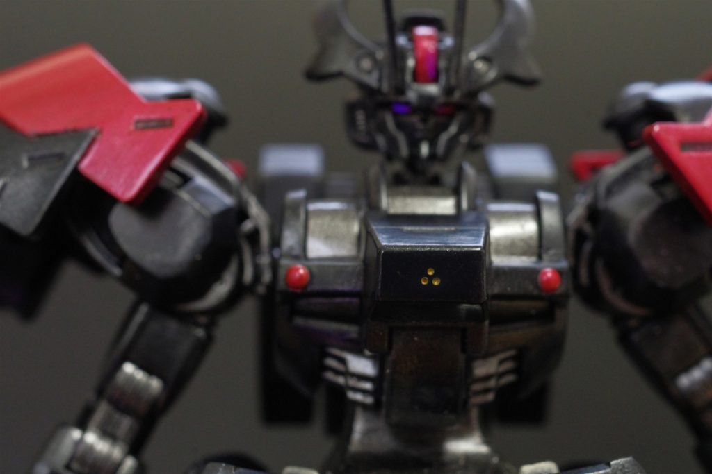 胸の巴マーク。シュバルゼッテに元々あるもので、何か縁を感じます。(シュバルゼッテのデザイナーのひと、絶対バッシュ好きだろ?笑)