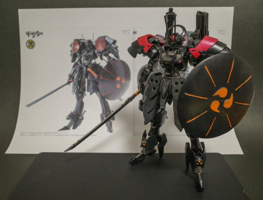 再現元と。シールドのスリットの数など、元との違いがありますが、あくまで雰囲気を重視してるので細かいところはアバウトにしてます。