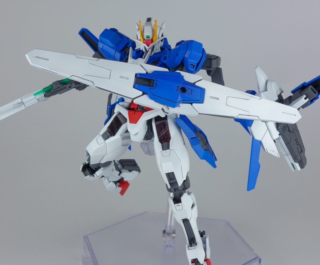 GNライザービット装備により3基から11基へ増設。合体させて「コンポジットGNビットシールド」や「大型GNビット」を形成する事が可能。