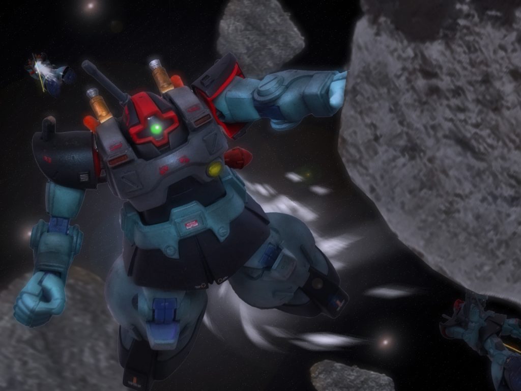 「こちらアルファ・リーダー・スモーカー02からグラーフツェッペリンへ。全ダミーバルーンの展開完了。指示を願う」リック・ドムからの通信に艦隊旗艦グラーフツェッペリン通信士は同じブリッジにいる艦長へ顔を向けた。「いかがなさいますか艦長?」「各MSは直ちに帰投。作戦開始時間までかなり押している。MS収容後、パイロット達をこの艦のブリーフィングルームに集めるように」「了解」通信士は指示を聞くとコンソールパネルを操作しながらリック・ドムに応答する。「こちらグラーフツェッペリン、アルファ、ブラボー、チャーリーの各小隊は艦に戻られたし。帰投後、パイロットはブリーフィングルームに集合してください。以上」「アルファ・リーダー・スモーカー02了解」続いて他の小隊長も了解の旨を伝える通信を入れる。艦隊旗艦のチベ級ティベ型高速重巡洋艦の周りにはリック・ドムが展開した多数の岩塊ダミーバルーンが、その船体を隠すように周囲を囲んでいた。