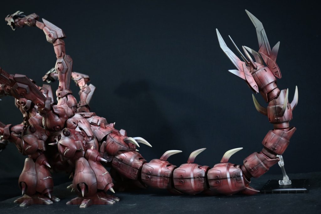 改修前の尾。尾だけでも一般的なMGサイズのキットよりも長いです。並みのHGなら一振り!