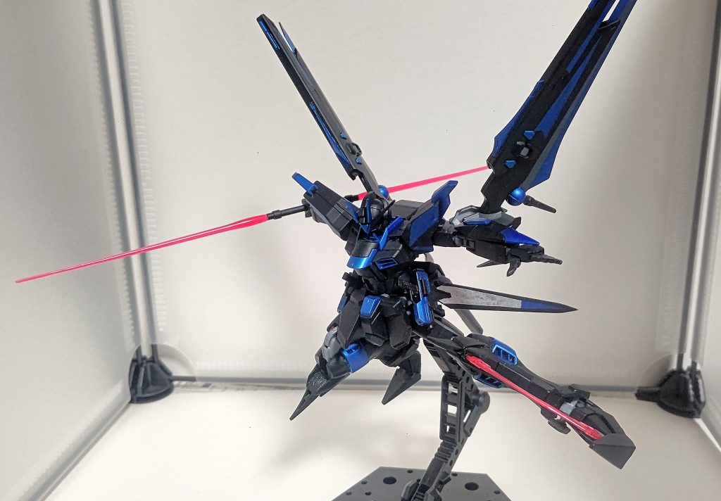 そしてシュペールラケルタ・ビームサーベルと脚部のグリフォン ビームブレイド。脚にも武装があるといざというときに安心感あるのは自分だけですかね…。