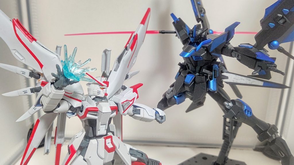 前作のデザイアデスティニーと。元々はライバル機として設定等考えていましたが……。