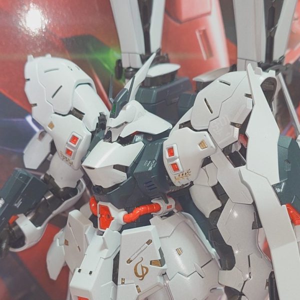 RGffサザビー（νガンダムカラー）