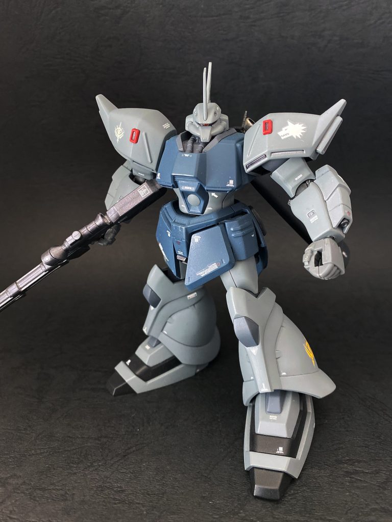 足がサザビーに繋がる感じのデザイン。