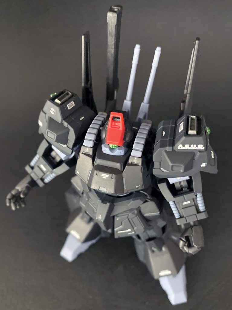 肩も見えるように角バーニアを追加。