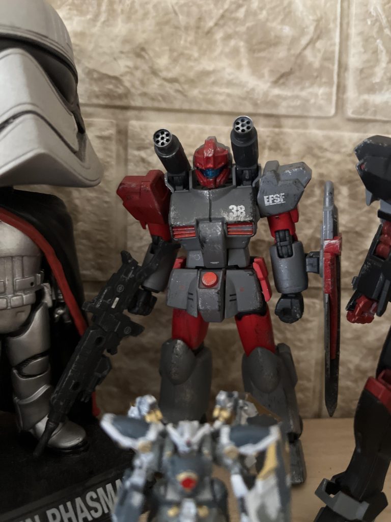 今はこんな感じで飾っております笑