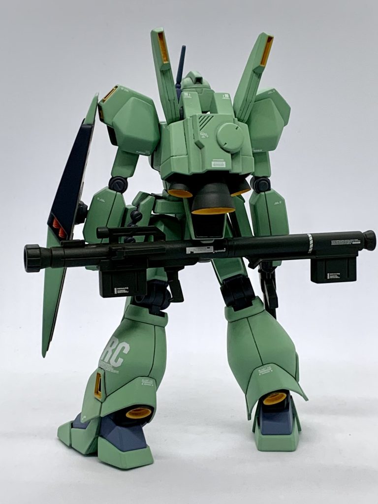 腰バズーカはエコーズジェガンに付属のもの。オリジンガンダムのパーツで吊ってます。